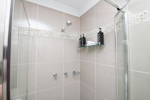 Autumn St. Trendy East Orange Near CBD - Airlie Beach Holiday 4