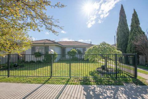 Autumn St. Trendy East Orange Near CBD - Airlie Beach Holiday 0