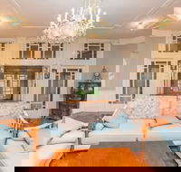 Classic 5 Beds Mt Dandenong Resort - Airlie Beach Holiday