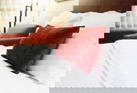 MELB Southern Cross Station Designer Apt VME033 - Airlie Beach Holiday 0