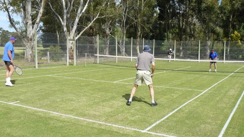 Camawald Coonawarra Cottage B & B - Airlie Beach Holiday 5