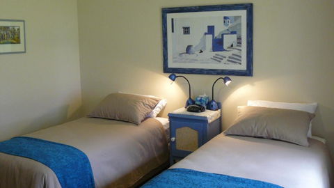 Camawald Coonawarra Cottage B & B - Airlie Beach Holiday 3