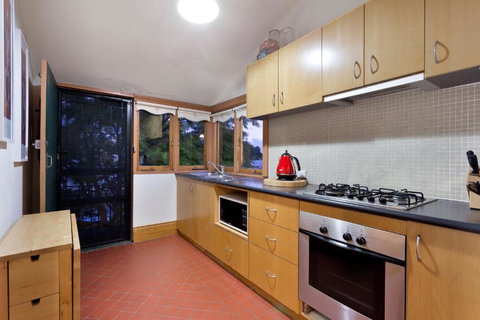 Annies Victorian Terrace Accommodation Fremantle - Airlie Beach Holiday 6