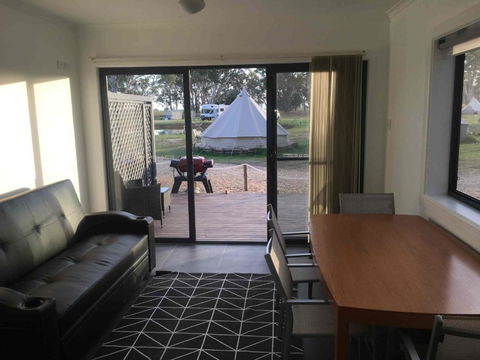 Coonawarra Cabins Unit C - Airlie Beach Holiday 1