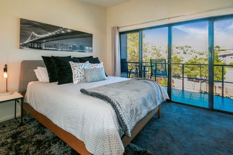 Khione 6 - Modern 2 Bedroom Townhouse - Airlie Beach Holiday 5