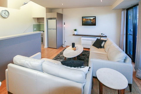 Khione 6 - Modern 2 Bedroom Townhouse - Airlie Beach Holiday 6
