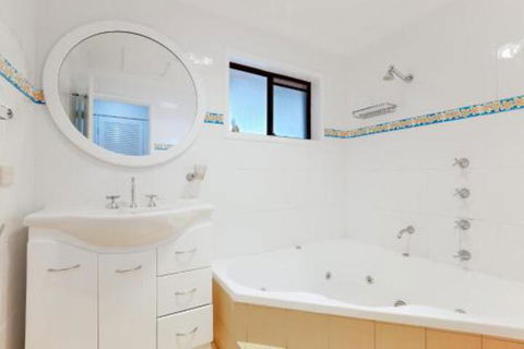 Kallaroo Street 3 Corlette - Airlie Beach Holiday 1