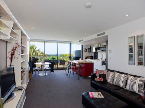 LORNE CHALET APARTMENT 10 Ask About Midweek Deals - Airlie Beach Holiday 1