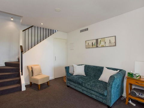 LORNE CHALET APARTMENT 10 Ask About Midweek Deals - Airlie Beach Holiday 4