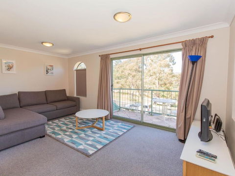 Cobb & Co 3 / 39 Cobbon Crescent - Airlie Beach Holiday 3