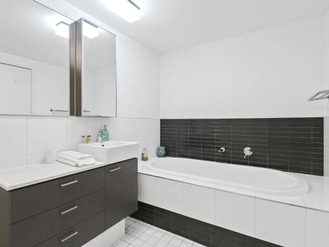 LORNE CHALET APARTMENT 36 Central Location - Airlie Beach Holiday 2