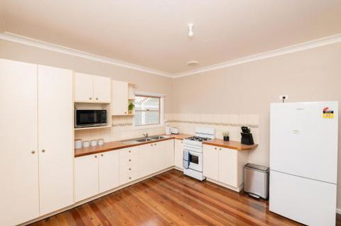 Kinross On Cox Sweet Neat & Simple + Wifi - Airlie Beach Holiday 1