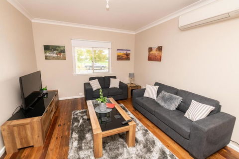 Kinross On Cox Sweet Neat & Simple + Wifi - Airlie Beach Holiday 5