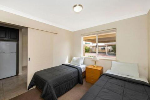 Lakeside Holiday Apartments - Airlie Beach Holiday 5