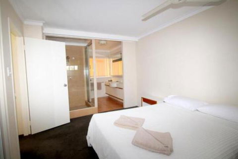 Lakeside Holiday Apartments - Airlie Beach Holiday 2