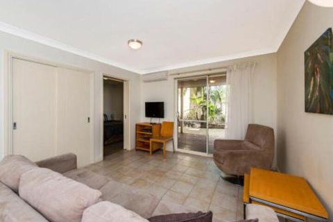 Lakeside Holiday Apartments - Airlie Beach Holiday 6