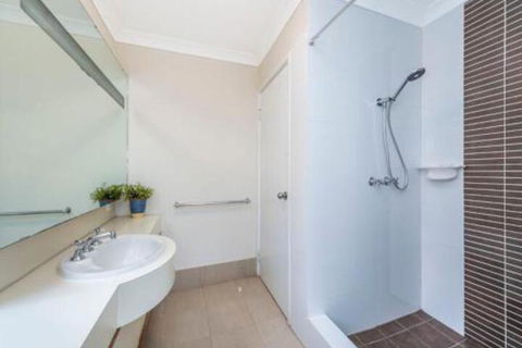 Lakeside Holiday Apartments - Airlie Beach Holiday 4