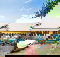 Wander Inn  Bunbury Backpackers - Airlie Beach Holiday