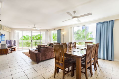 La Grande Apartments Broadbeach - Airlie Beach Holiday 1
