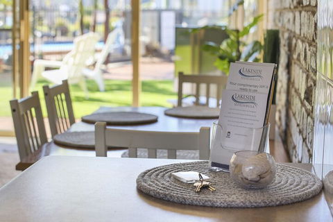 Lakeside Holiday Apartments Merimbula - Airlie Beach Holiday 4