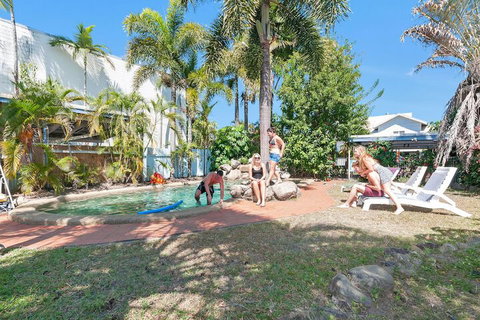 Reef Backpackers - Airlie Beach Holiday 1