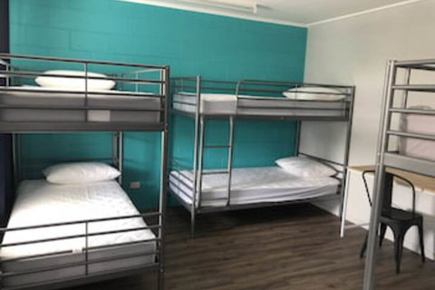 Reef Backpackers - Airlie Beach Holiday 0