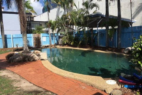 Reef Backpackers - Airlie Beach Holiday 3