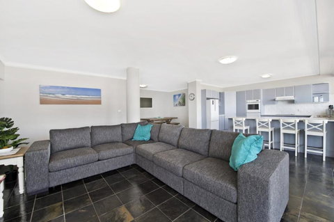 Akuna 20 6 Joffre Street - Airlie Beach Holiday 3