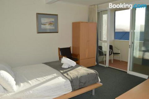 16 Lakeview Plaza - Airlie Beach Holiday 1
