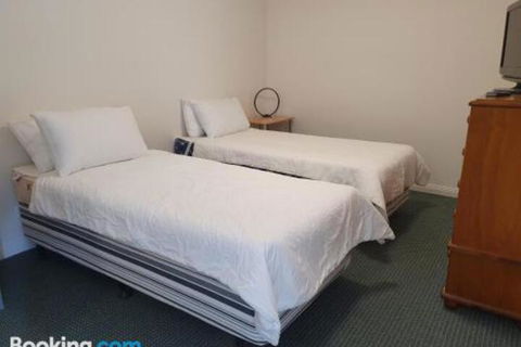16 Lakeview Plaza - Airlie Beach Holiday 0