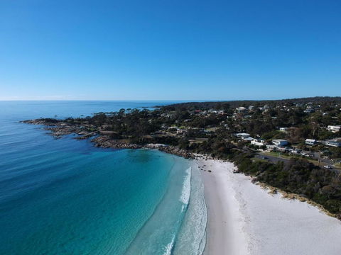SEA EAGLE COTTAGE Amazing Views Of Bay Of Fires - Airlie Beach Holiday 5