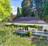 Redwood Cottage Burradoo getaway Southern Highlands 4pm Check Out Sunday - Airlie Beach Holiday