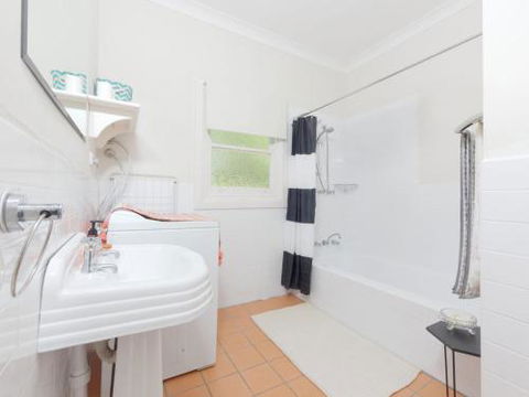Redwood Cottage Burradoo Getaway Southern Highlands 4pm Check Out Sunday - Airlie Beach Holiday 3
