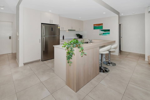 Apartment Near City On Lake 3 - Airlie Beach Holiday 6