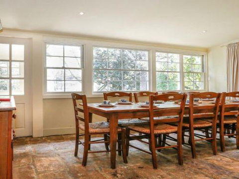 LAVENDER COTTAGE Alpine Southern Highlands 4pm Check Out Sundays - Airlie Beach Holiday 4