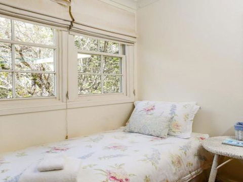LAVENDER COTTAGE Alpine Southern Highlands 4pm Check Out Sundays - Airlie Beach Holiday 2