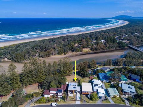 FAIRYTALE Gerroa 4pm Check Out Sundays - Airlie Beach Holiday 0