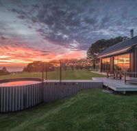 THE SHED Gerroa 4pm checkout on Sundays  Public Holidays - Airlie Beach Holiday