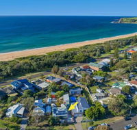 THE OASIS Werri Beach 4pm Check Out Sundays - Airlie Beach Holiday