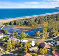 BOMBORA Gerroa 4pm check out Sundays - Airlie Beach Holiday