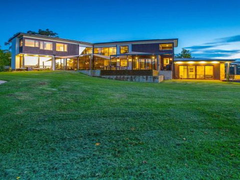 ALPINE LODGE Alpine Southern Highlands 4pm Check Out Sundays - Airlie Beach Holiday 0