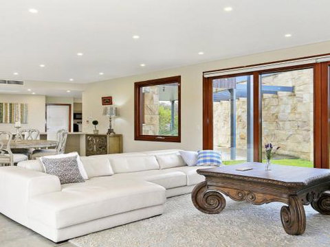 ALPINE LODGE Alpine Southern Highlands 4pm Check Out Sundays - Airlie Beach Holiday 5