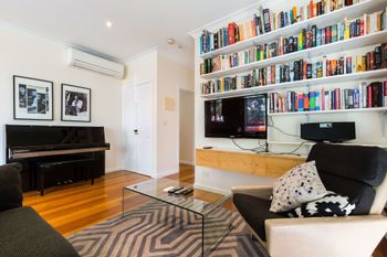 KIM 2BDR West Melbourne Apartment - Airlie Beach Holiday 0
