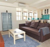 2 beds 2 baths FREE car park. Behind State Library - Airlie Beach Holiday