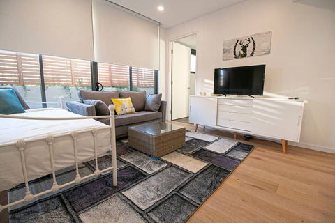 F03-darling Harbour 1 BDR APT - Airlie Beach Holiday 1