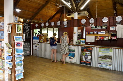 PKs Jungle Village - Hostel - Airlie Beach Holiday 3