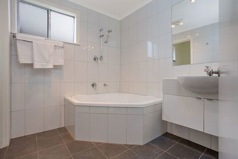Hamilton Town House Motel - Airlie Beach Holiday 2
