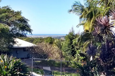 Alstonville Country Cottages - Airlie Beach Holiday 1