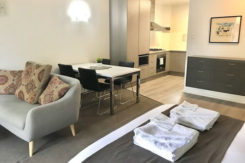 Adelaide Dresscircle Apartments Archer Street - Airlie Beach Holiday 7