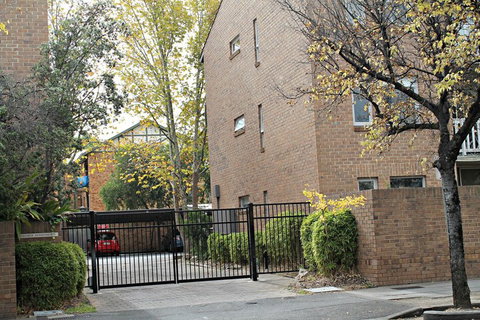 Adelaide Dresscircle Apartments Archer Street - Airlie Beach Holiday 4